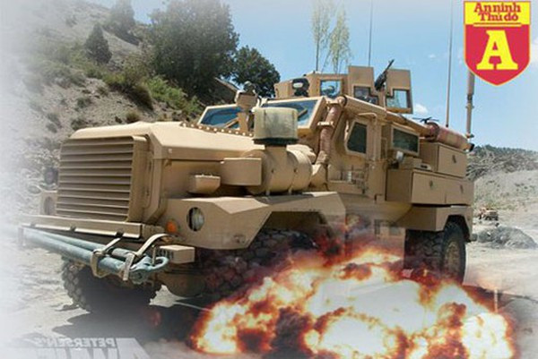 Ngoài ra với thiết kế đặc biệt nên xe có thể an toàn trước những vụ nổ tương đương với 14kg TNT dưới bánh hoặc 7kg TNT dưới sàn xe.