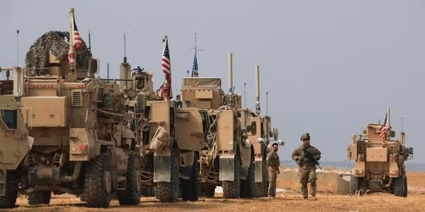 Theo các nhà phân tích, bằng hành động quyết liệt của mình, Quân đội Mỹ đang cho thấy họ sẵn sàng tiến lên chiếm giữ các khu vực phía Đông và Đông Bắc của Cộng hòa Ả Rập, đặt chúng dưới sự kiểm soát của mình.