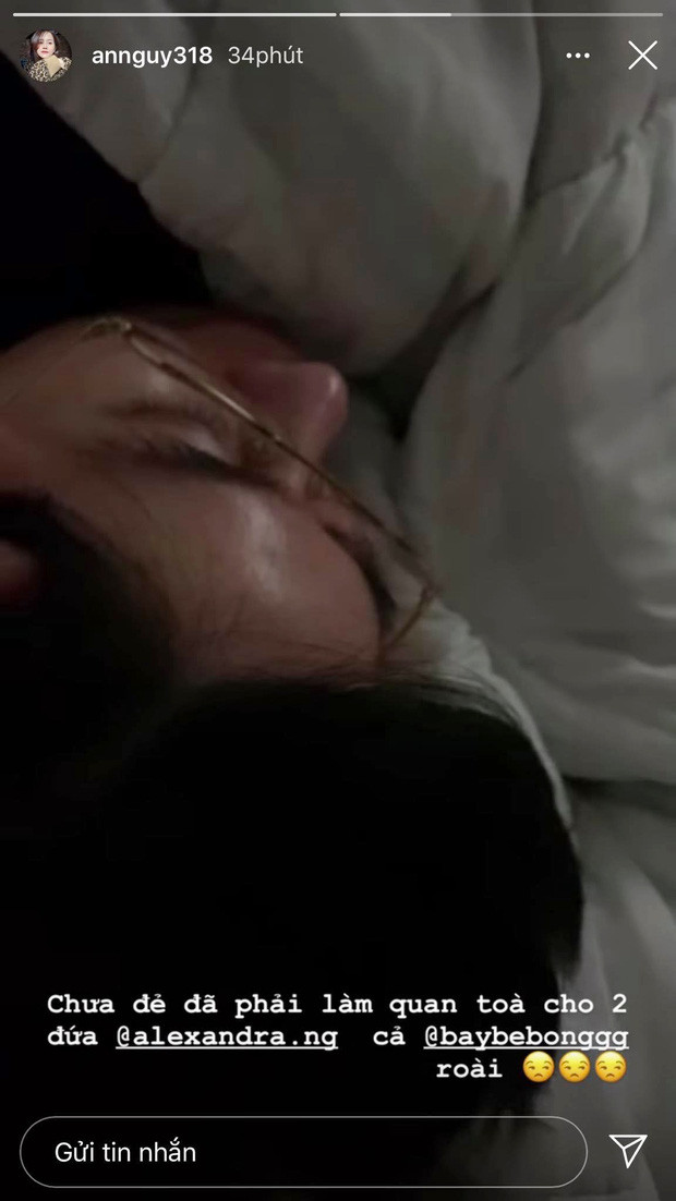 Chẳng hạn như mới đây, khi Alex nằm gần bụng bầu của An Nguy thì Bay (nickname cặp đôi đặt cho em bé) đã đạp bụng mẹ liên tục.