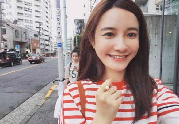 Cũng dựa trên tất cả những biểu hiện trên, một số người hâm mộ đặt ra nghi vấn rằng Trương Đại Dịch đang mang thai ở tuổi 32.