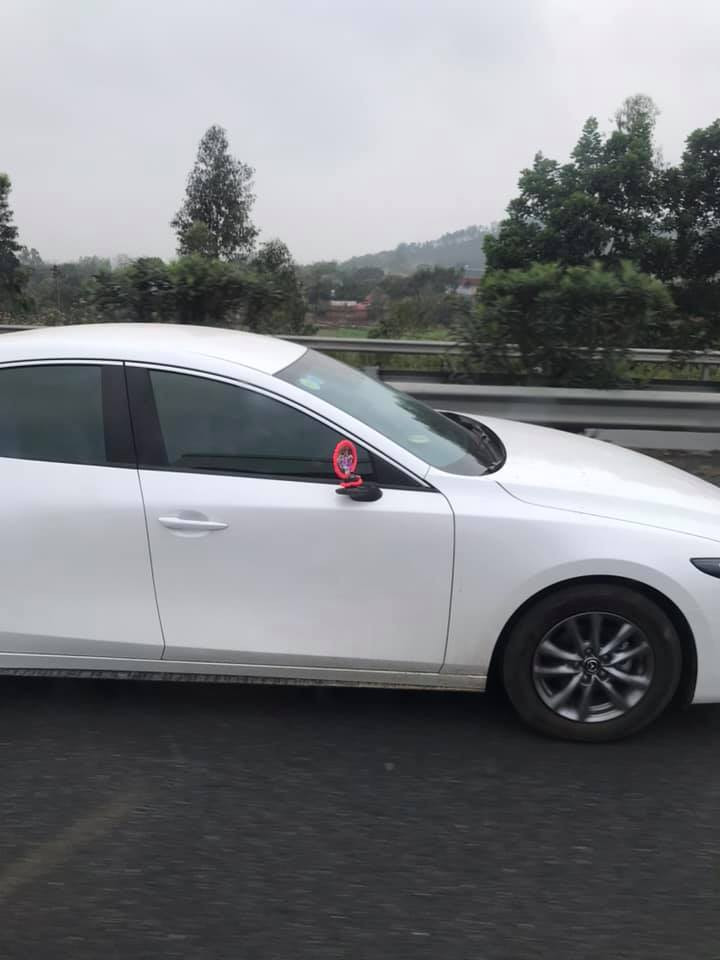 Trước đó, nạn "vặt" gương ô tô đã từng hoành hành khiến nhiều chủ xe ô tô và các nhân viên trông xe đau đầu.