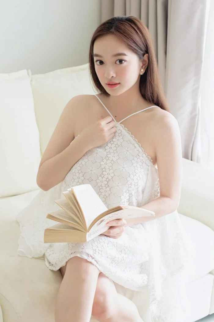 Kaity Nguyễn là hot girl sinh năm 1999. Cô được đông đảo khán giả chú ý và biết đến thông qua bộ phim Em chưa 18.