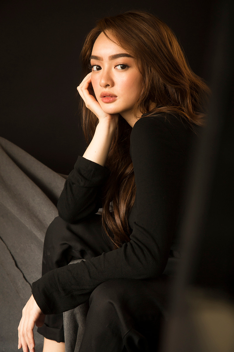 Vì tự ti với vòng 1 quá khổ, Kaity đã thực hiện chế độ giảm cân và giảm kích thước vòng 1.