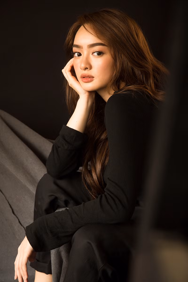 Vì tự ti với vòng 1 quá khổ, Kaity đã thực hiện chế độ giảm cân và giảm kích thước vòng 1.