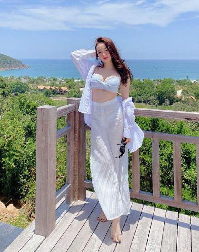 Song song với đó, Kaity tích cực tập luyện thể thao và tuân theo chế độ ăn uống khoa học để giải phóng mỡ thừa, giúp khỏe đẹp từ trong ra ngoài.