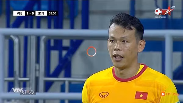 Cũng chính vì các cầu thủ đội tuyển Việt Nam khóa chặt đối phương phía trên nên thủ môn Tấn Trường không phải bắt bóng quá nhiều và cũng từ đó cơ hội để anh lên hình cũng chẳng có mấy.