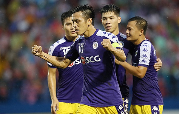 Qua bong vang Viet Nam 2020: Goi ten Van Quyet hay Tu Dung?