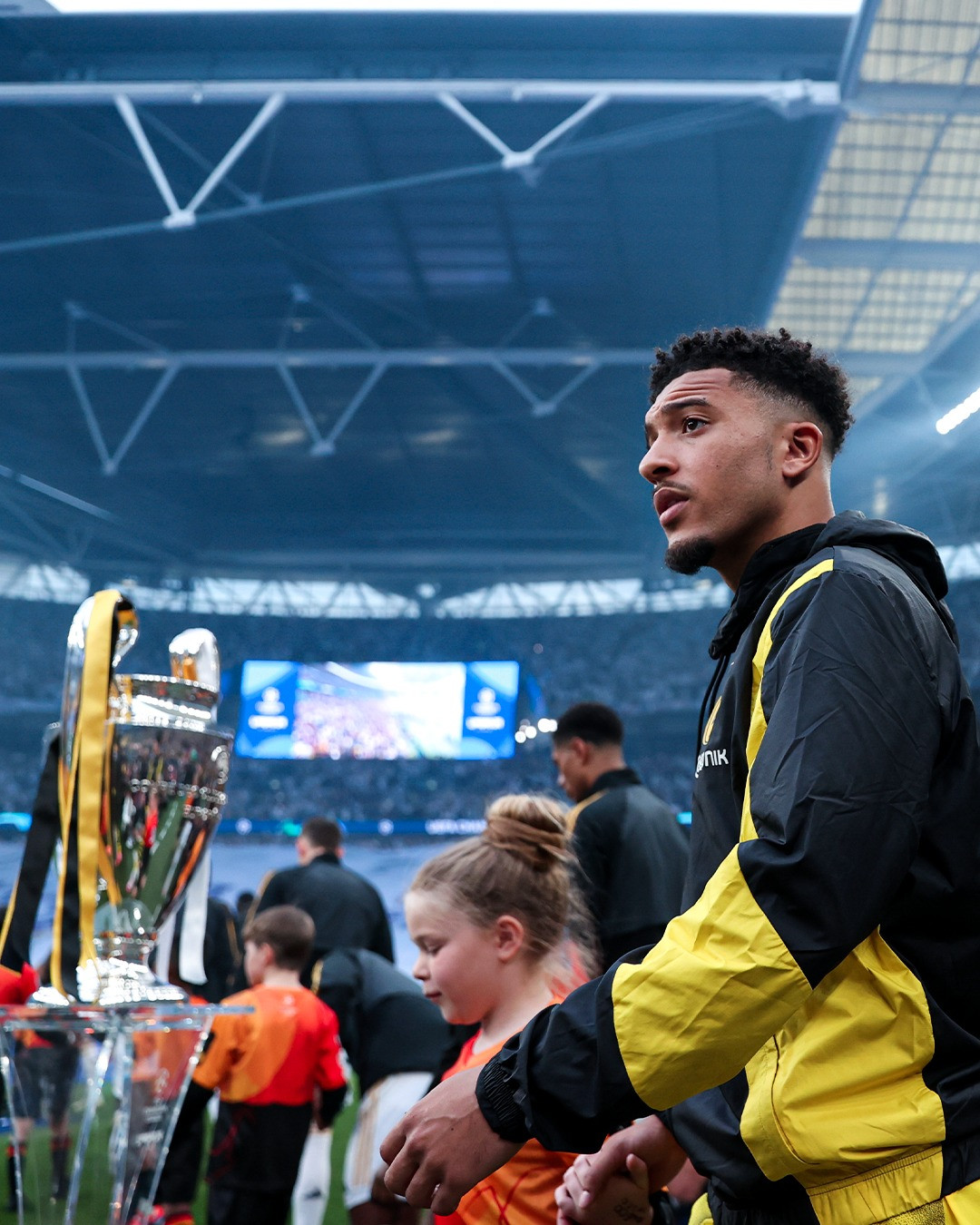 Cuộc đối đầu tại sân Wembley, Borussia Dortmund bị đánh giá yếu hơn nhiều so với Real Madrid. Nhưng họ khát khao có lại vinh quang châu Âu kể từ lần đầu vô địch năm 1997. Còn với thầy trò HLV Ancelotti nếu nâng cúp họ sẽ có lần thứ 15 nâng cao "cúp tai voi" và khẳng định mình là vua của "lục địa già".