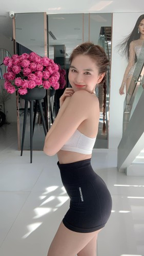 Mới đây, "gà cưng" của ông bầu Vũ Khắc Tiệp đã đăng clip khoe vóc dáng mới của bản thân với chỉ số hình thể đã được cải thiện.