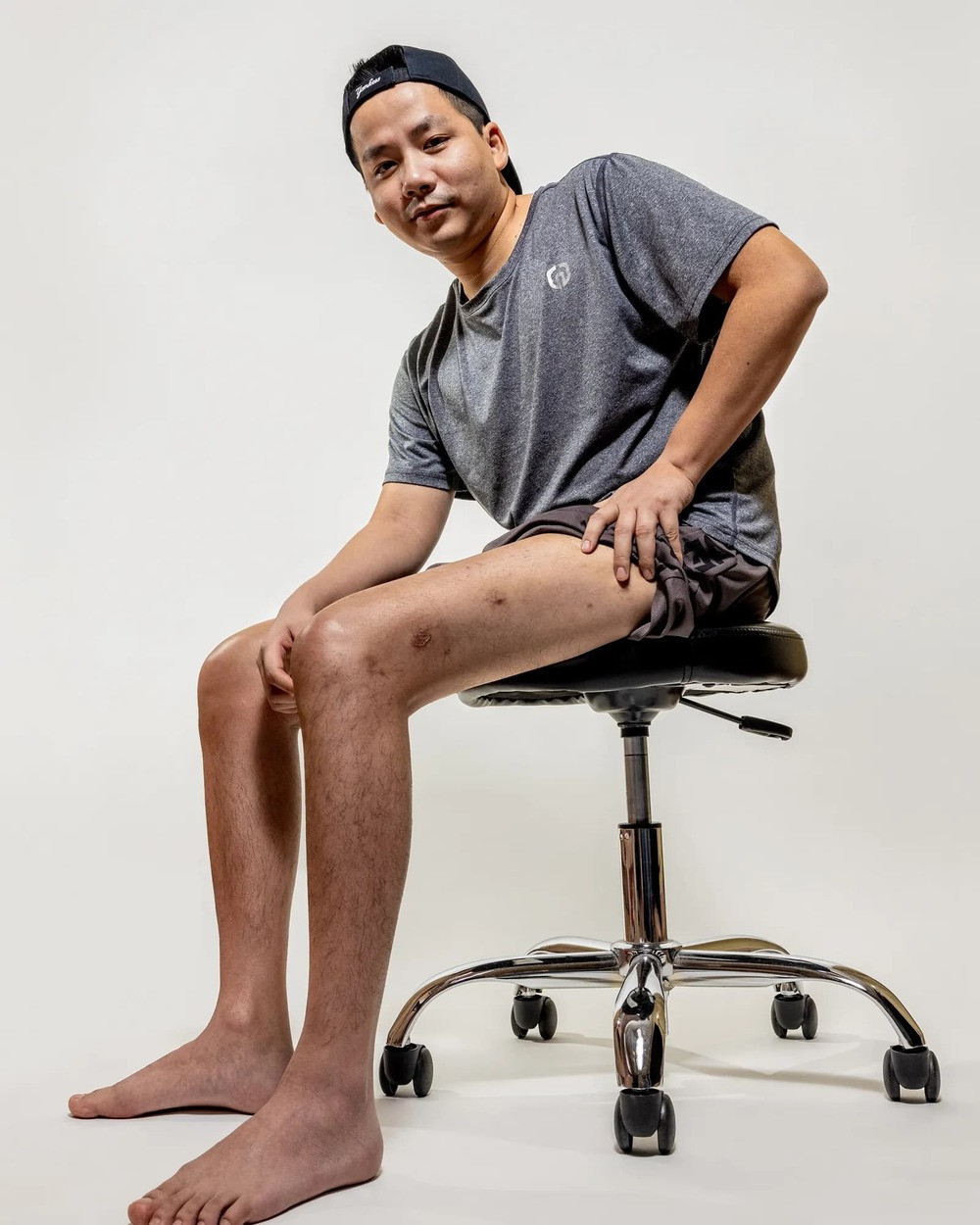 Cũng trong lần tái xuất này, Khoa Pug còn khoe việc được tạp chí nổi tiếng GQ của Mỹ mời phỏng vấn, chụp ảnh. Mặc dù không quá quan trọng việc được xuất hiện trên truyền thông song có thể góp mặt trên trang báo cùng với nhiều ngôi sao khác cũng khiến Khoa Pug cảm thấy thú vị.