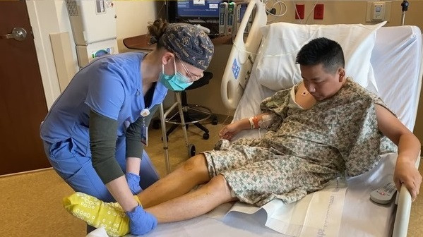 Nhiều người rất muốn biết một cách tường tận quá trình từ lúc kéo dài chân cho đến khi bình phục của Khoa Pug nên theo dõi nam YouTuber trên mạng xã hội rất kĩ.