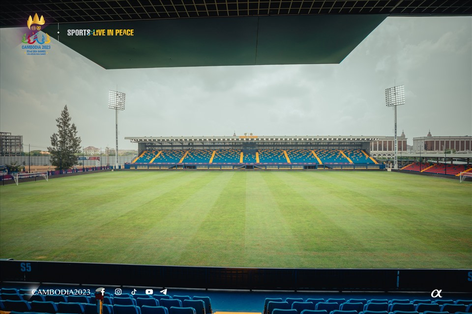 Sân nhà của CLB Visakha có sức chứa 10.000 người, nằm ở vùng rìa trung tâm thủ đô Phnom Penh.