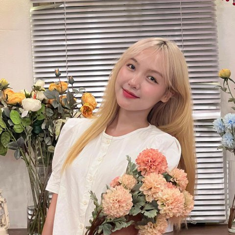 Trong những buổi livestream gần đây với chồng sắp cưới, Chu Tiểu Han cũng tiết lộ cả hai đã về ra mắt gia đình và chuẩn bị tổ chức đám cưới vào tháng 3 sắp tới.