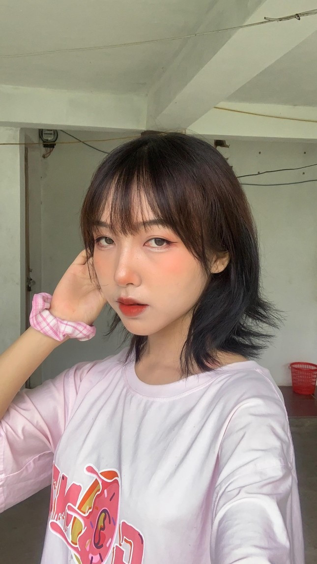 Đáng chú ý, thời điểm đăng tải clip với người yêu mới, Chu Tiểu Han chỉ mới xác nhận chia tay bạn trai cũ - Cường Tay cách đó 2 tháng. Do vậy, cặp đôi cũng nhận không ít những ý kiến trái chiều từ cộng đồng mạng.