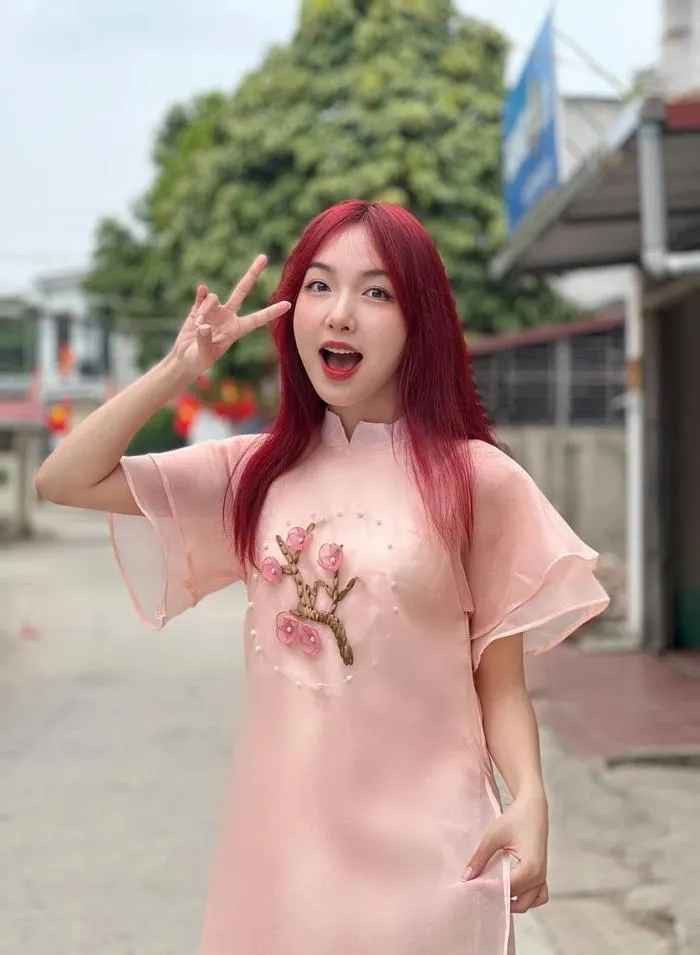 Đến đầu tháng 6/2023, cặp đôi thông báo “đường ai nấy đi” do có những bất đồng về quan điểm. Sau đó một thời gian ngắn, mỗi người đều có cuộc sống riêng, không còn nhắc về người cũ.