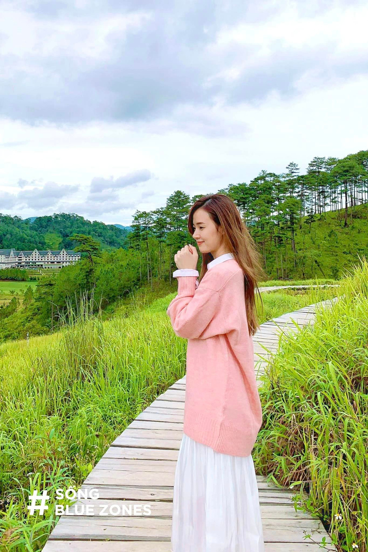 Còn hiện tại, khi tôi phá cách hơn, thoát khỏi ranh giới của bản thân thì tôi đã tìm được sự thoải mái. Tôi cảm thấy bên trong mình đang có sự chín muồi cả về ngoại hình lẫn suy nghĩ, quan điểm, tính cách". Midu cho biết.