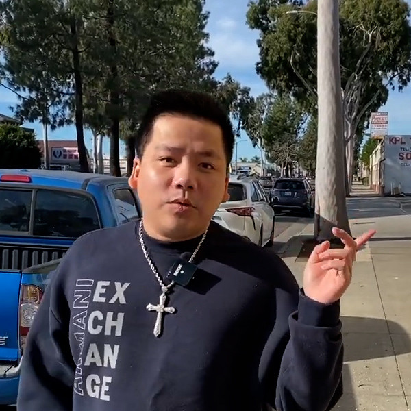 Mới đây nhất, sau gần một năm kéo dài chân, Khoa Pug đã xuất hiện lại trên kênh YouTube của mình. Nhiều người bất ngờ trước diện mạo hiện tại của anh chàng với chiều cao được nâng lên khá đáng kể, gần 1m8, Khoa Pug cũng đã có thể đi lại một cách bình thường.