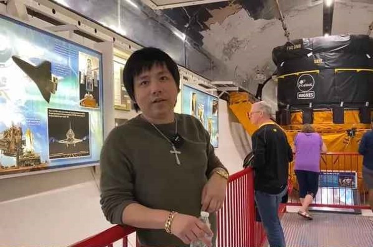 Để có được chiều cao như hiện tại, trước đó, Khoa Pug đã gặp muôn vàn khó khăn. Có lúc chân anh chàng còn đi khập khiễng, dáng đi không thể đều.