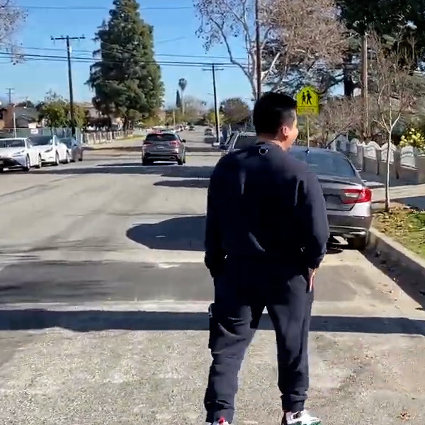 Nhắc tới Khoa Pug, người ta sẽ nhớ ngay đến những clip review địa điểm nổi tiếng, những nơi đắt đỏ bậc nhất trên thế giới. Dõi theo anh chàng, ai cũng phải trầm trồ trước sự chịu chơi của nam YouTuber.