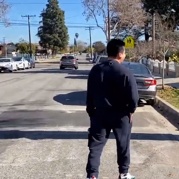 Nhắc tới Khoa Pug, người ta sẽ nhớ ngay đến những clip review địa điểm nổi tiếng, những nơi đắt đỏ bậc nhất trên thế giới. Dõi theo anh chàng, ai cũng phải trầm trồ trước sự chịu chơi của nam YouTuber.