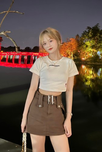 Ngoài ra Gấm Kami cũng cho biết vì mọi người để lại ý kiến trái chiều nhiều quá nên tạm thời sẽ không xuất hiện nữa, chờ đến khi nhan sắc ổn định sẽ quay trở lại.