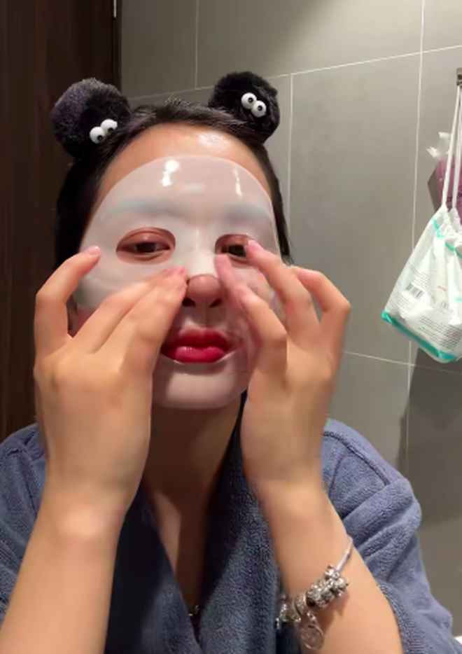 Sự thất vọng này được xem đến từ việc nhan sắc thật của Gấm khi không còn lớp trang điểm không như kỳ vọng.