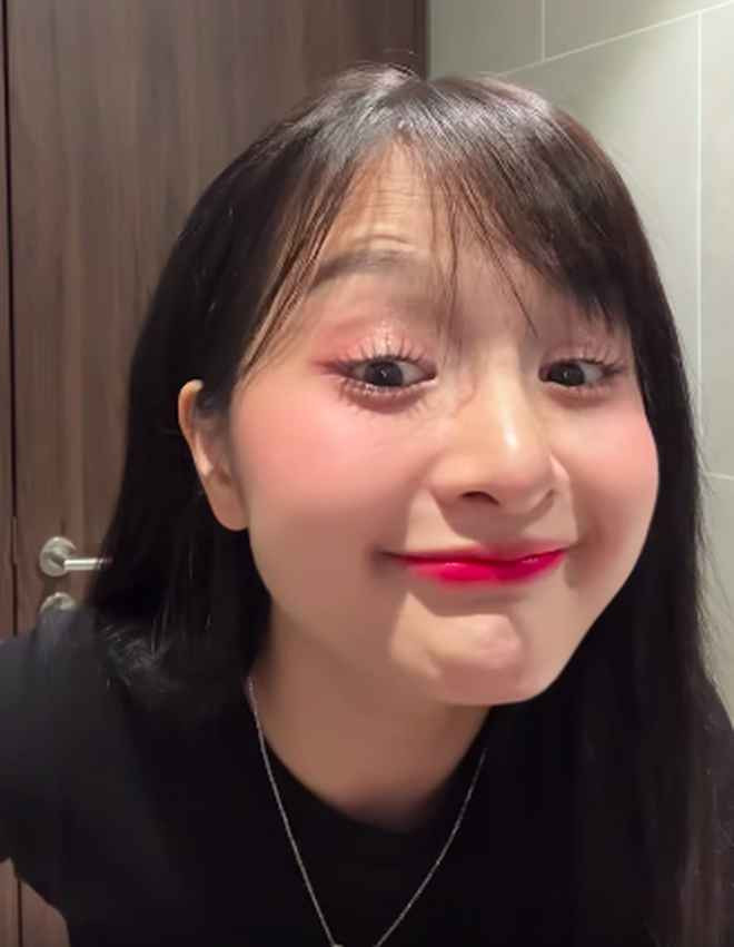 Đặc biệt, trong clip tẩy trang, skincare gần nhất của Gấm Kami, một số người hâm mộ đã bày tỏ sự thất vọng và thậm chí đòi hủy theo dõi vì họ cảm thấy hình ảnh mà họ yêu mến không còn như trước nữa.