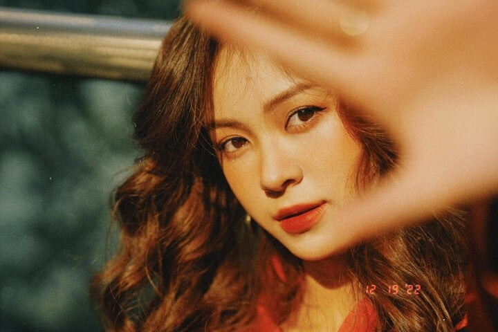 Hoàng Nguyệt luôn cố gắng rèn luyện bản thân trở thành phiên bản tốt nhất và tìm cho mình chỗ đứng vững chắc trong lĩnh vực nghệ thuật.