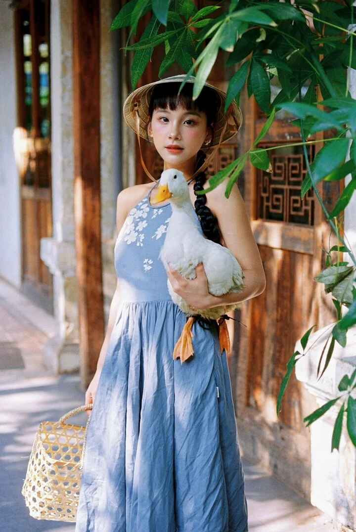 Chỉ cần gõ từ khóa "chụp ảnh Tết với vịt", mọi người sẽ thấy hàng loạt hình ảnh, đoạn video khoe thành quả "đu trend" của nhiều bạn trẻ.