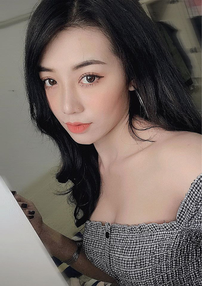 Theo tìm hiểu, Lý Ánh Tuyết sinh năm 1994, tên thường gọi là Pon, đến từ Pleiku (Gia Lai). Không chỉ được dân mạng phong "thánh nhọ" vì gặp hạn mà cô nàng còn gây chú ý khi sở hữu nhan sắc hút mắt.