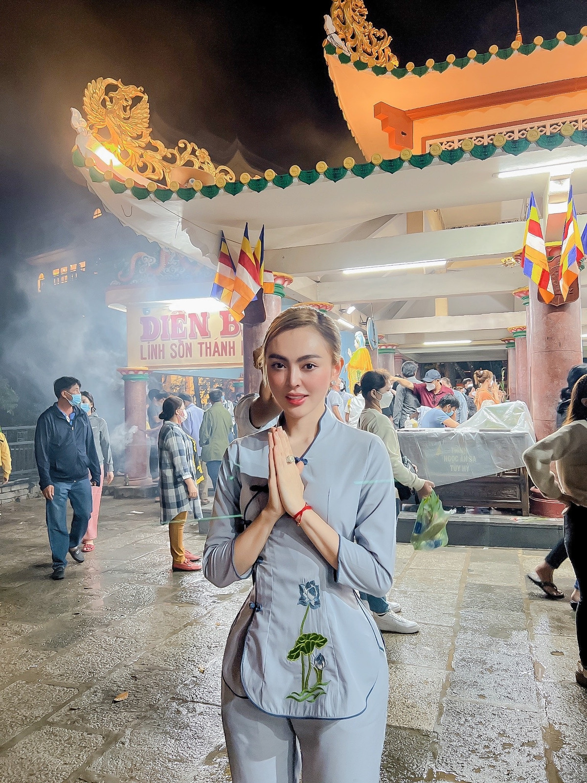 Theo như Trang Nemo chia sẻ thì cô bị kẻ xấu sử dụng điện thoại số lạ, sau đó đặt đơn hàng với tên và địa chỉ shop quần áo của cô rồi tắt máy.