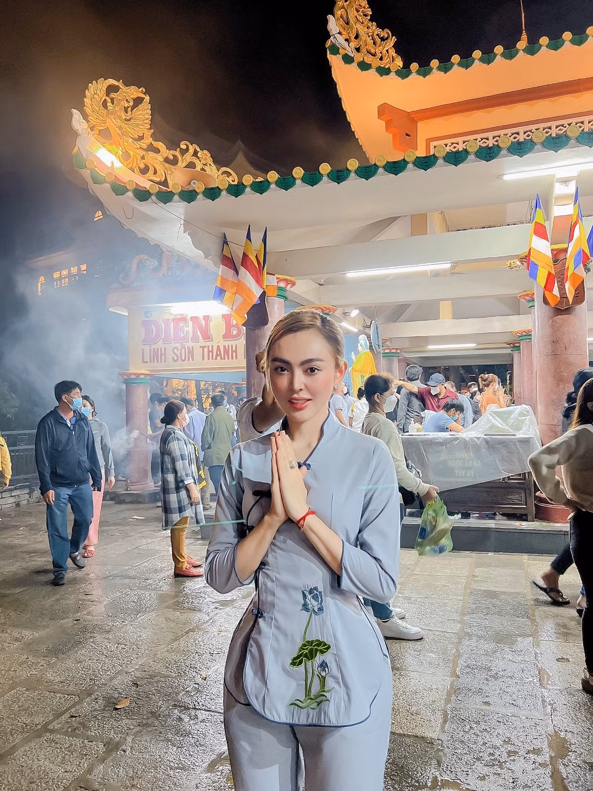 Theo như Trang Nemo chia sẻ thì cô bị kẻ xấu sử dụng điện thoại số lạ, sau đó đặt đơn hàng với tên và địa chỉ shop quần áo của cô rồi tắt máy.