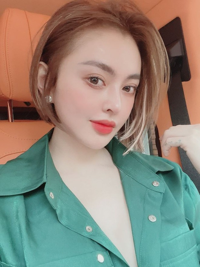 Hot girl Trang Nemo khẳng định đây không phải là số của cô và đơn hàng này cũng không phải do cô đặt. Tuy nhiên, cô vẫn nhận vì sợ ảnh hưởng đến shipper.