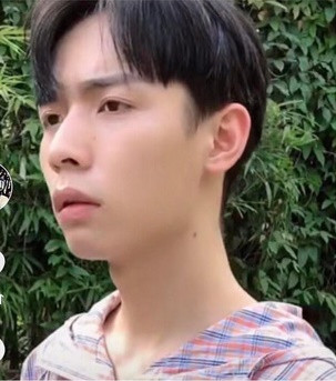 Cụ thể, ngày 22/4, một số diễn đàn Trung Quốc chia sẻ loạt ảnh "bóc phốt" nhan sắc hot boy Liu Yucheng với nội dung tố anh lạm dụng các app làm đẹp khi lên hình.