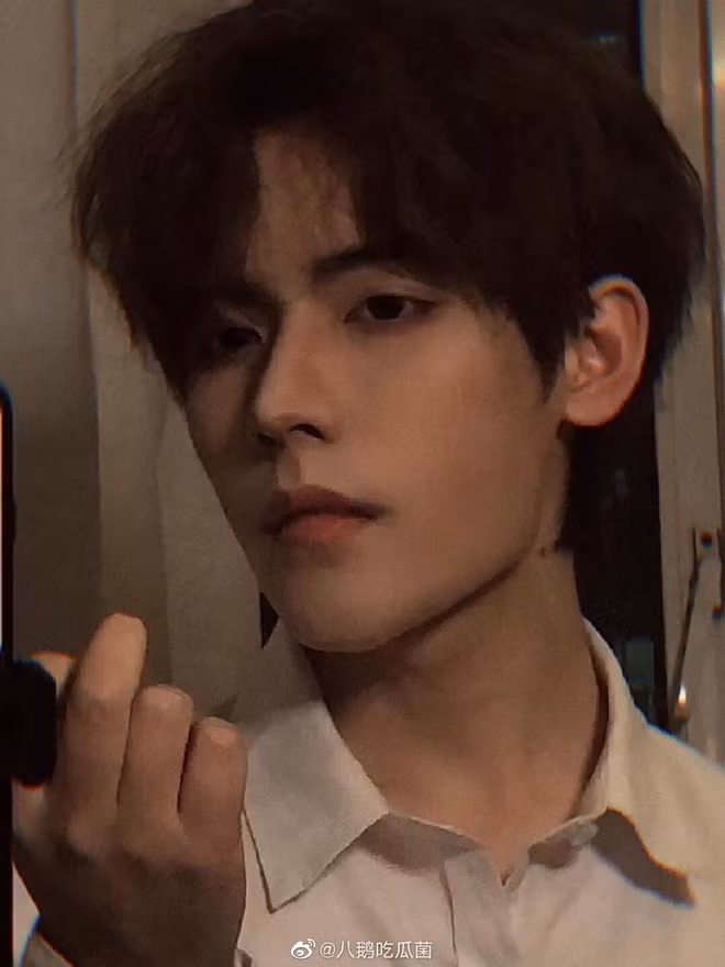 Nhiều dân mạng bày tỏ sự thất vọng, cho rằng hot boy Liu Yucheng lừa dối người hâm mộ và "sống ảo" quá mức. Tuy nhiên, vẫn có nhiều người nhận xét gương mặt anh chàng không quá khác biệt, chỉ là do công nghệ trang điểm và góc quay khiến đường nét khuôn mặt nổi bật hơn.