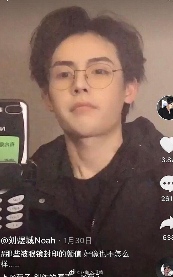 Sau màn bị tố, Yucheng nhanh chóng lên tiếng đính chính tại trang cá nhân. Anh cho biết khi còn nhỏ bị viêm mũi nên hay khó thở, rồi tạo thành thói quen thở bằng miệng khiến cằm hơi lõm, khi lớn lên mới dần sửa được.