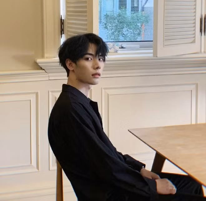 Yucheng chia sẻ: "Những hình ảnh được chia sẻ hiện tại là từ khi tôi chưa tập gym. Khi mới quay video, tôi cũng cố tình làm xấu vẻ ngoài để tạo hiệu ứng nữa."