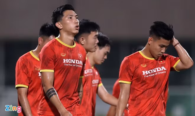 Bac si CLB Ha Noi: 'Van Hau can giam can'