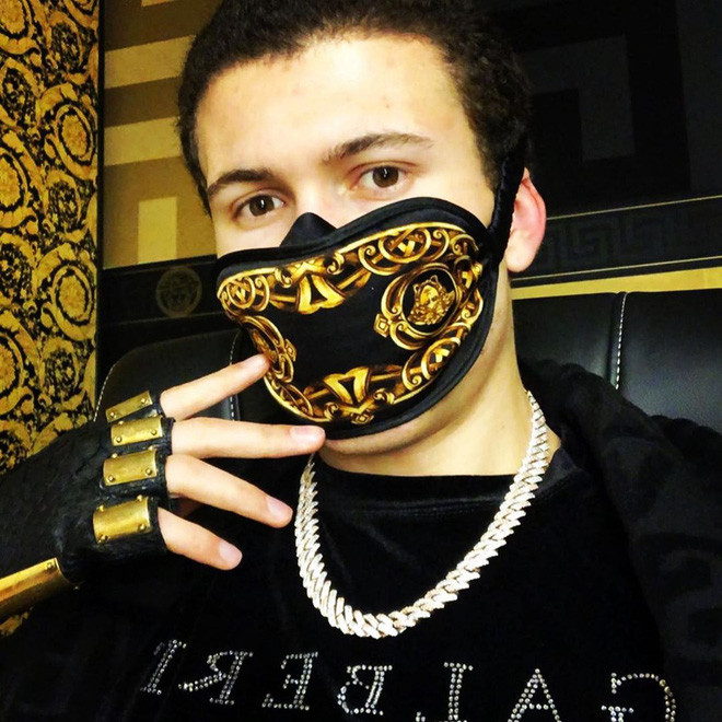 Lại một quả khẩu trang và găng tay khiến bà con ghen tị.