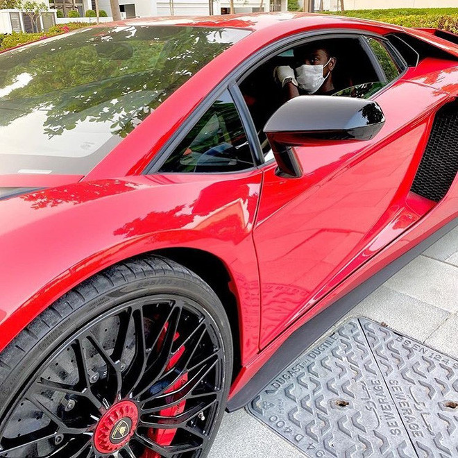 Nếu như không thấy hội rich kid thế giới đeo khẩu trang thì có lẽ nhiều người còn nghĩ là họ đang đi nghỉ dưỡng. Bởi quang cảnh được ghi lại trong những bức hình vô cùng xa hoa và sang chảnh.