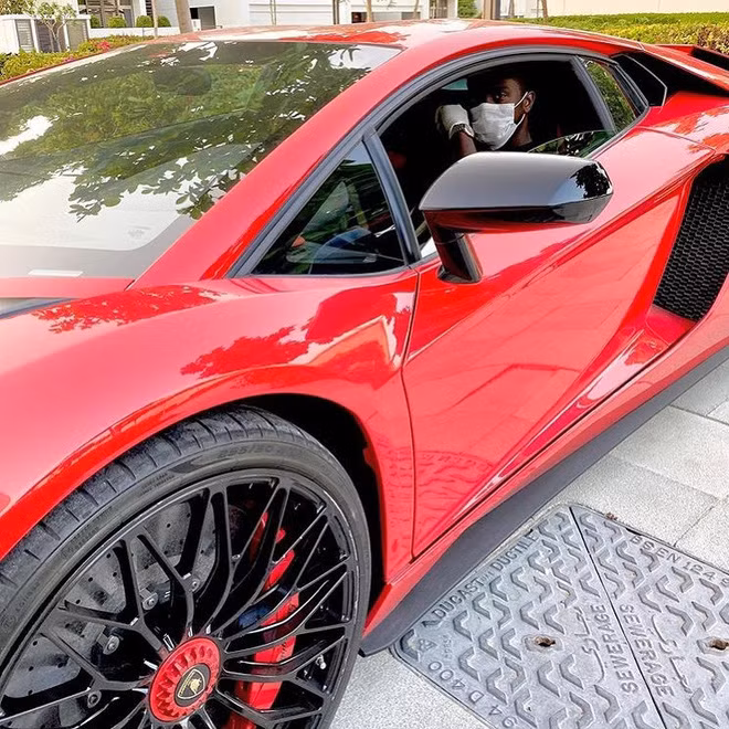 Nếu như không thấy hội rich kid thế giới đeo khẩu trang thì có lẽ nhiều người còn nghĩ là họ đang đi nghỉ dưỡng. Bởi quang cảnh được ghi lại trong những bức hình vô cùng xa hoa và sang chảnh.