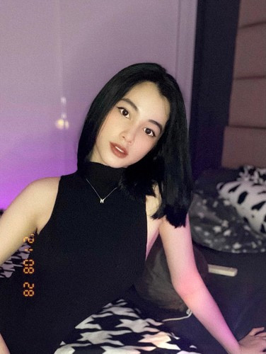 Vẫn biết đẹp khoe xấu che, Cẩm Đan xinh xắn như thế có thích trưng trổ nhan sắc cũng không có gì là lạ.