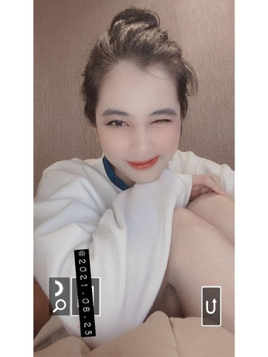 Nhưng ngay sau khi đăng tải bức ảnh mới của Cẩm Đan khiến netizen nhìn là phải đỏ mặt thật sự bởi nó sắp chạm đến lằn ranh của sự phản cảm thay vì tính thẩm mỹ.