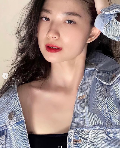 Vẫn là những giai điệu thịnh hành được nhiều TikToker khác sử dụng, điều đặc biệt ở Phương Ku chính là vũ đạo điêu luyện, gương mặt ưa nhìn và vòng eo thon gọn.