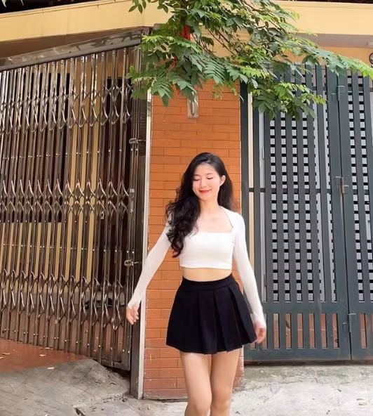 Chia sẻ rằng mình chỉ “nhảy dạo cho cuộc đời tươi vui tí thôi”, Phương Ku tỏ ra bất ngờ trước việc bản thân trở nên nổi tiếng, lượt theo dõi tăng vùn vụt.