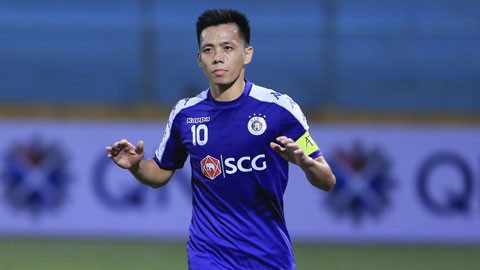 Cuối năm 2018, Văn Quyết đá tập đã khiến Văn Toàn nghỉ hết AFF Cup 2018 nhưng anh cũng ngồi xơi nước hết giải vì HLV Park Hang Seo trao băng đội trưởng cho Quế Ngọc Hải, chấp nhận để tiền đạo Hà Nội FC ngồi ngoài phần còn lại.