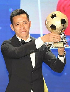 Đội trưởng của CLB Hà Nội sau đó đã nhận sai và gọi điện cho trọng tài Thành. "Văn Quyết vừa gọi điện thoại xin lỗi tôi. Cậu ấy nhận ra sai sót của bản thân thì gọi điện xin lỗi. Tôi động viên cậu ấy còn hình ảnh và tương lai, hãy cố gắng vượt qua khó khăn. Lúc ấy Văn Quyết nóng nảy, tôi bỏ qua", trợ lý trọng tài Nguyễn Lê Nguyên Thành.