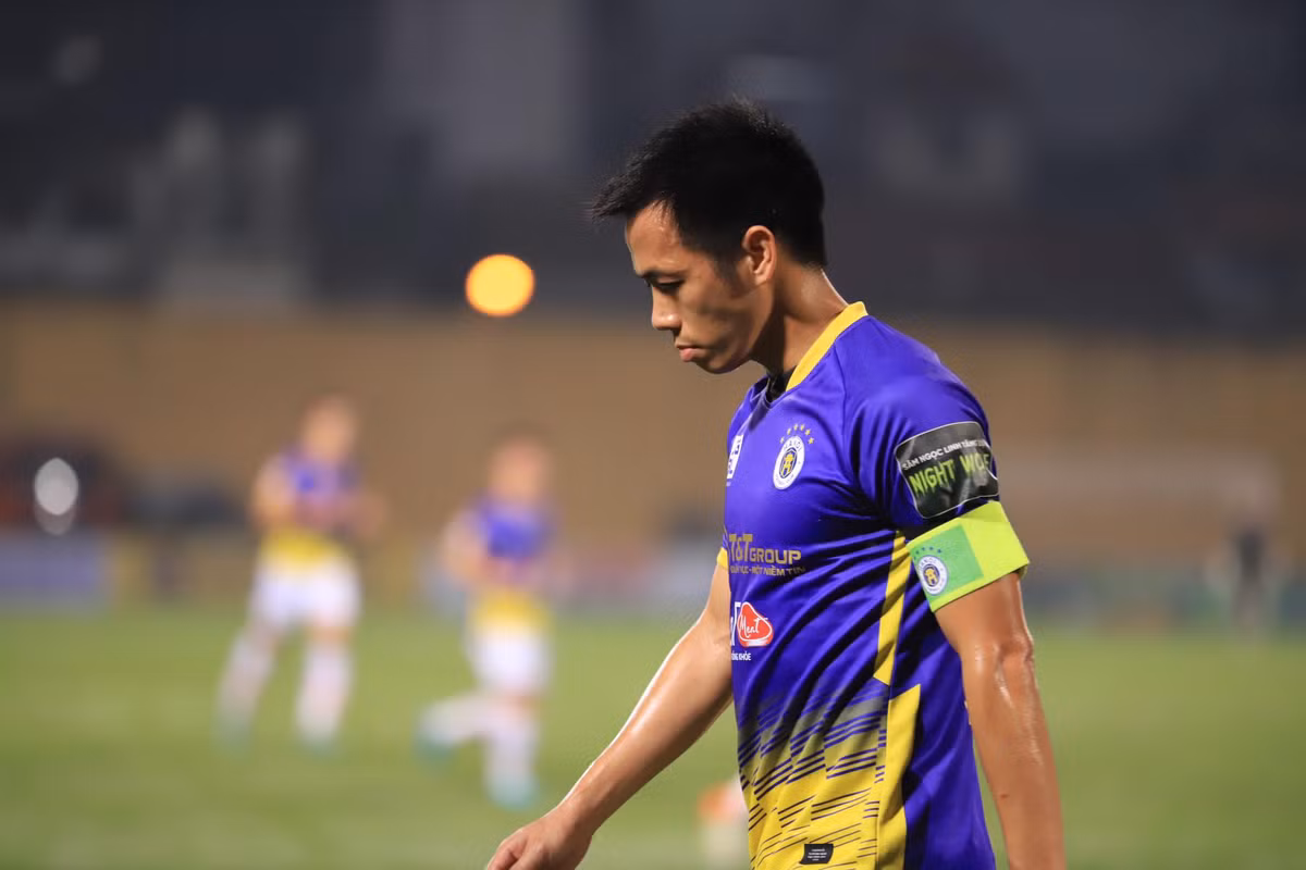 Trước đó không ít lần, Văn Quyết phải nhận án phạt tương tự khi thi đấu tịa V-:eague.