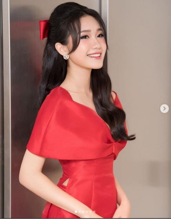 Vậy nên, sau khi những bức ảnh của Doãn Hải My được đăng tải, netizen không tiếc lời khen rằng cô nàng chính là minh chứng chuẩn cho màn "dậy thì thành công".