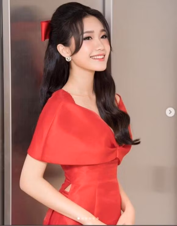 Vậy nên, sau khi những bức ảnh của Doãn Hải My được đăng tải, netizen không tiếc lời khen rằng cô nàng chính là minh chứng chuẩn cho màn "dậy thì thành công".